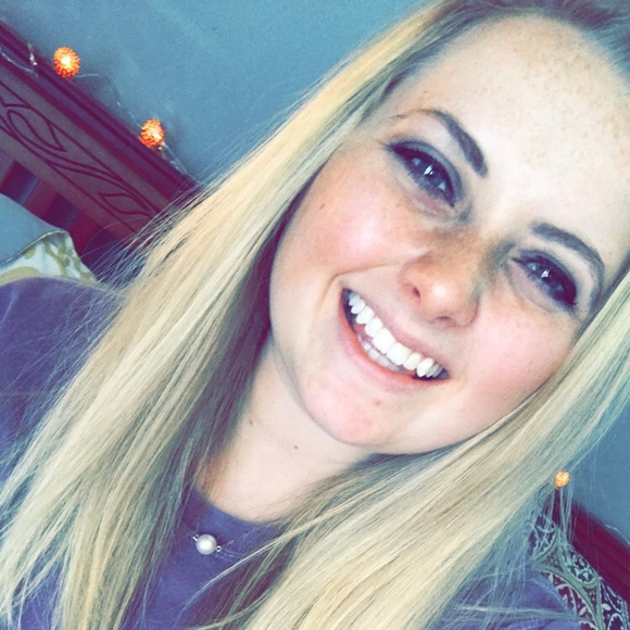 Meet your Posher, Rachel - Picture 1 of 1